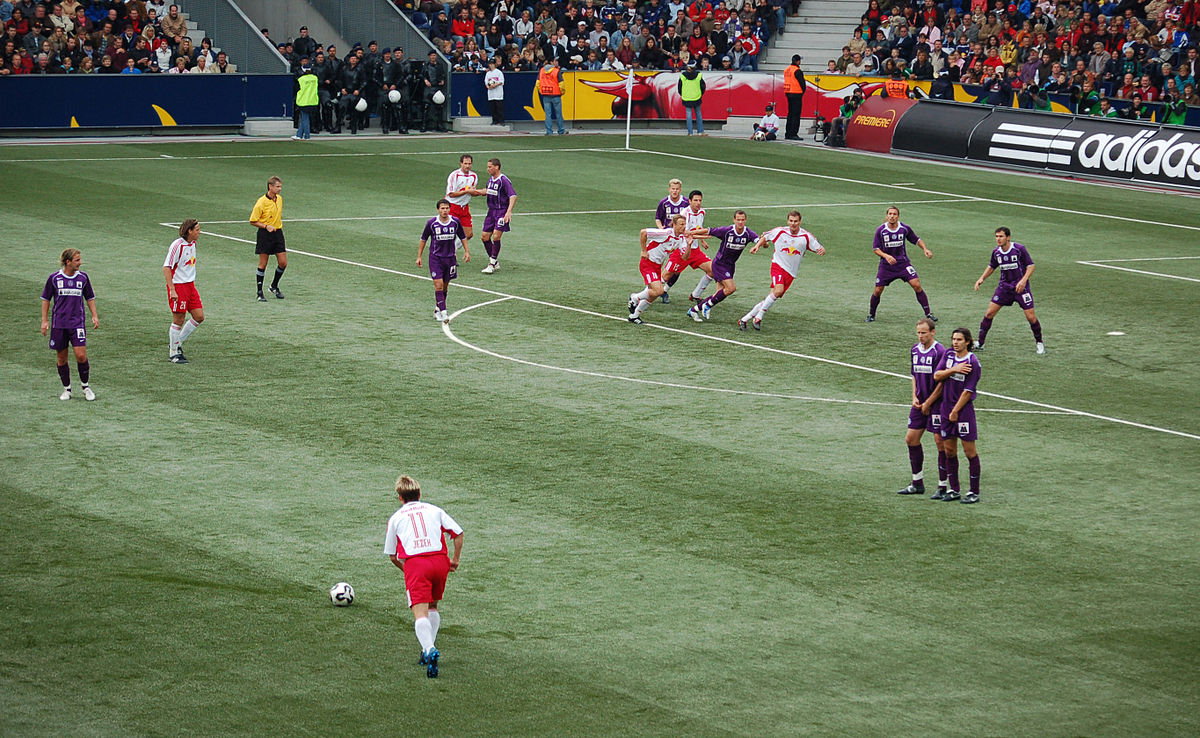 サッカーの間接フリーキックとは？対象となる反則や直接フリーキックとの違いも解説