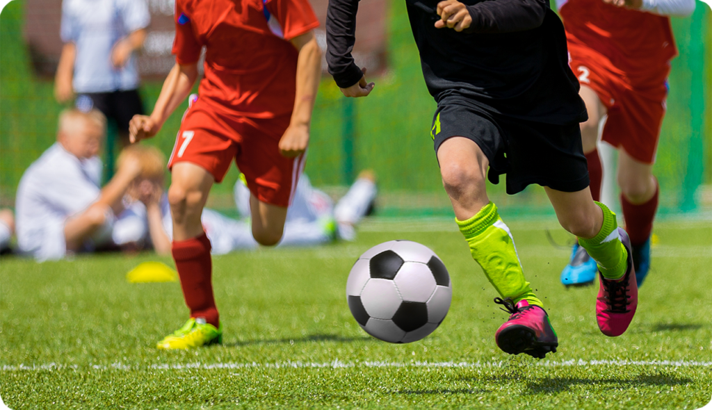 サッカーのオーバーラップとは？インターセプトの意味も合わせて解説