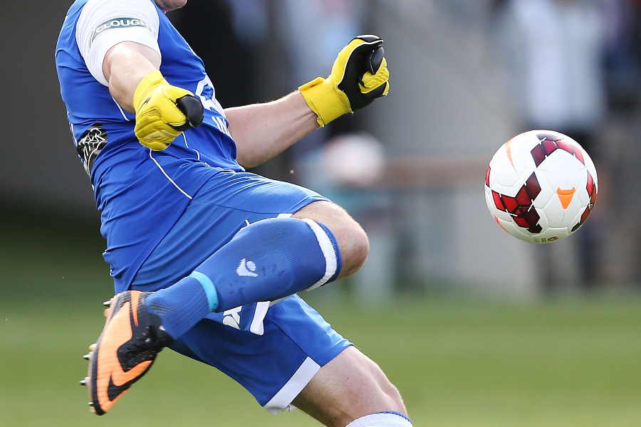 サッカーのパントキックとは？特徴や効果的練習方法を紹介！